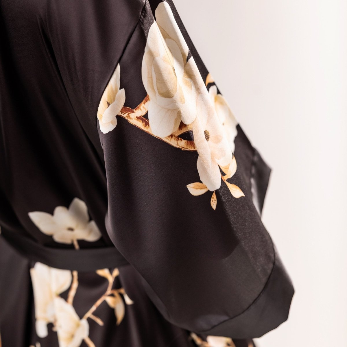 Kimono Dames Satijn - Magnolia Noir - Kimomi