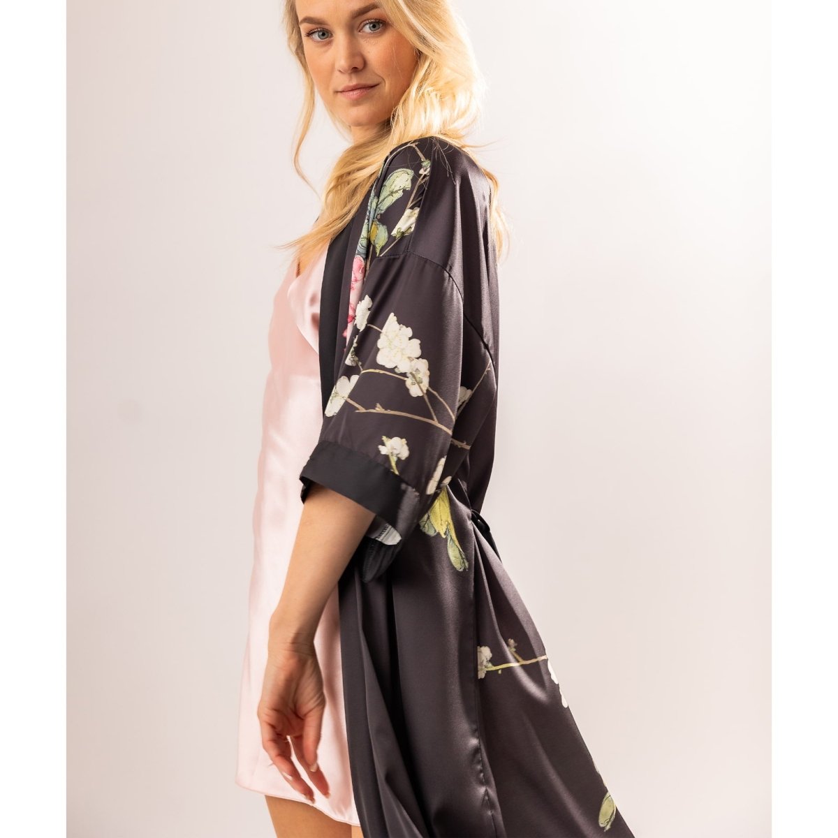 Kimono Dames Satijn - Kuro Grace - Kimomi